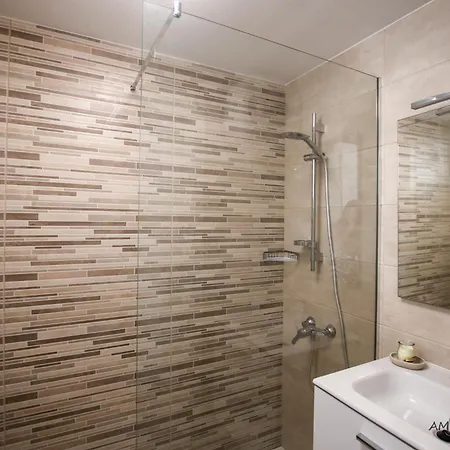 Apartment Harbour View 2 *